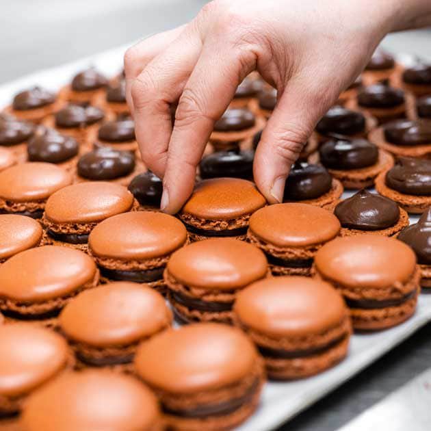 La Grande Epicerie - macarons preparation