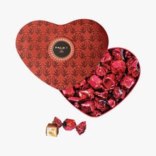Boîte coeur rouge tendres chocolats au cœur de nougat fondant, amandes et miel Maxim's