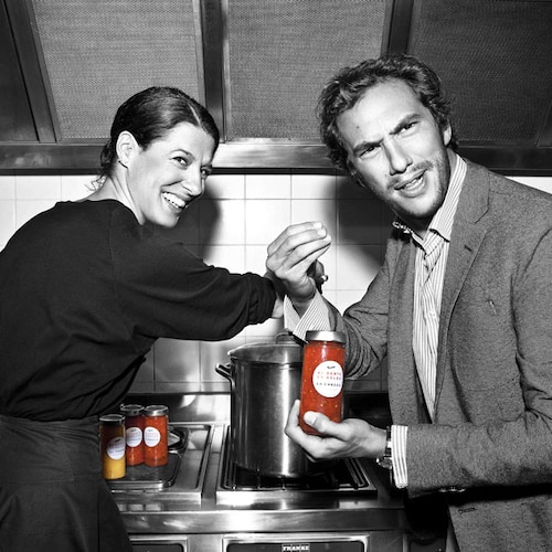 Patrizio Miceli, fondateur de la marque Al Dente La Salsa préparant l'excellente sauce La Checca, tomates fraîches et basilic 