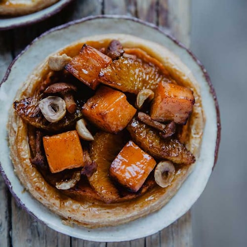 Tarte fine courge butternut, agrume et girolles