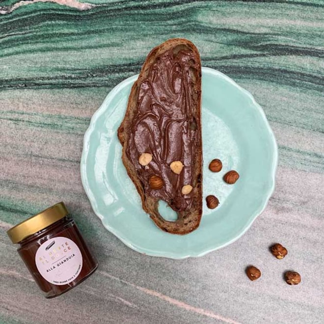 tartine avec la pâte à tartiner Alla Gianduja