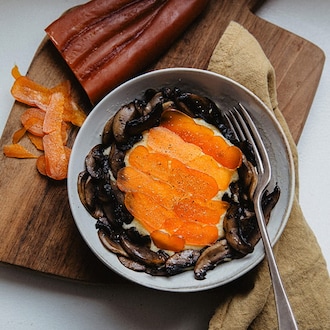 Polenta crémeuse aux champignons et à la boutargue null