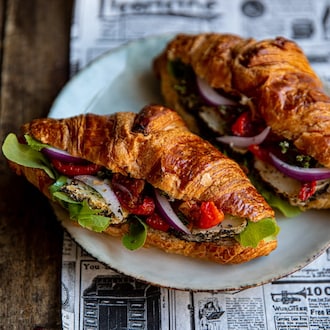 Croissant salé aux accents méditerranéens null