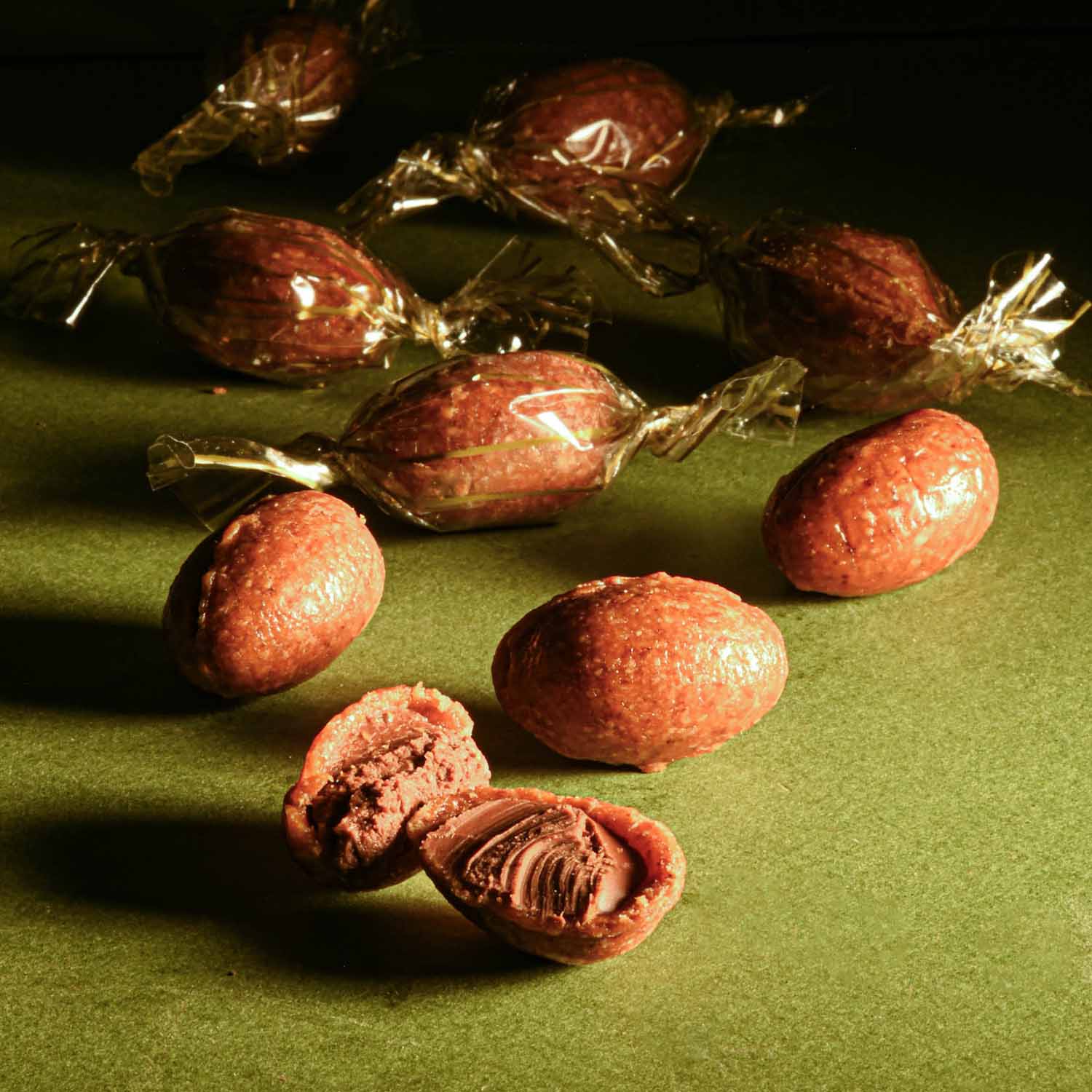 Bo&icirc;te &oelig;ufs &agrave; partager nougatine fourr&eacute;s au pralin&eacute; Le Roy Ren&eacute;