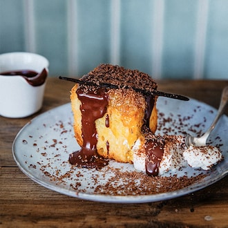 Panettone, petit suisse, et confiture d'oranges null