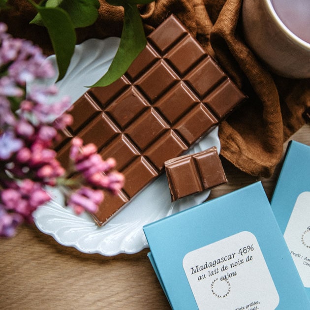 Tablette de chocolat à la boisson végétale à base de noix de cajou 46 % - origine Madagascar Genaveh