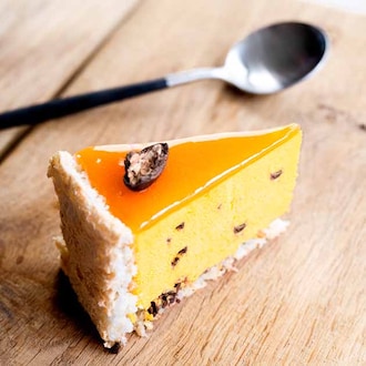 Bavarois aux fruits exotiques et amandes au chocolat null