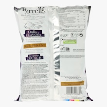 Chips de pommes de terre à l’ail noir et à la crème aigre Tyrrells