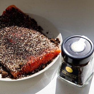 Saumon gravlax et blinis &agrave; la betterave rose null