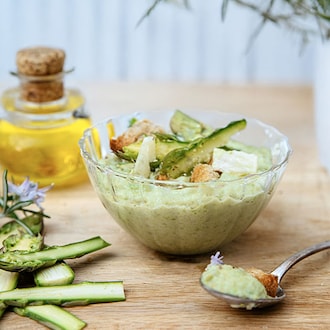 Verrine de cr&eacute;meux d&rsquo;asperges, parmesan et cro&ucirc;tons de pain null