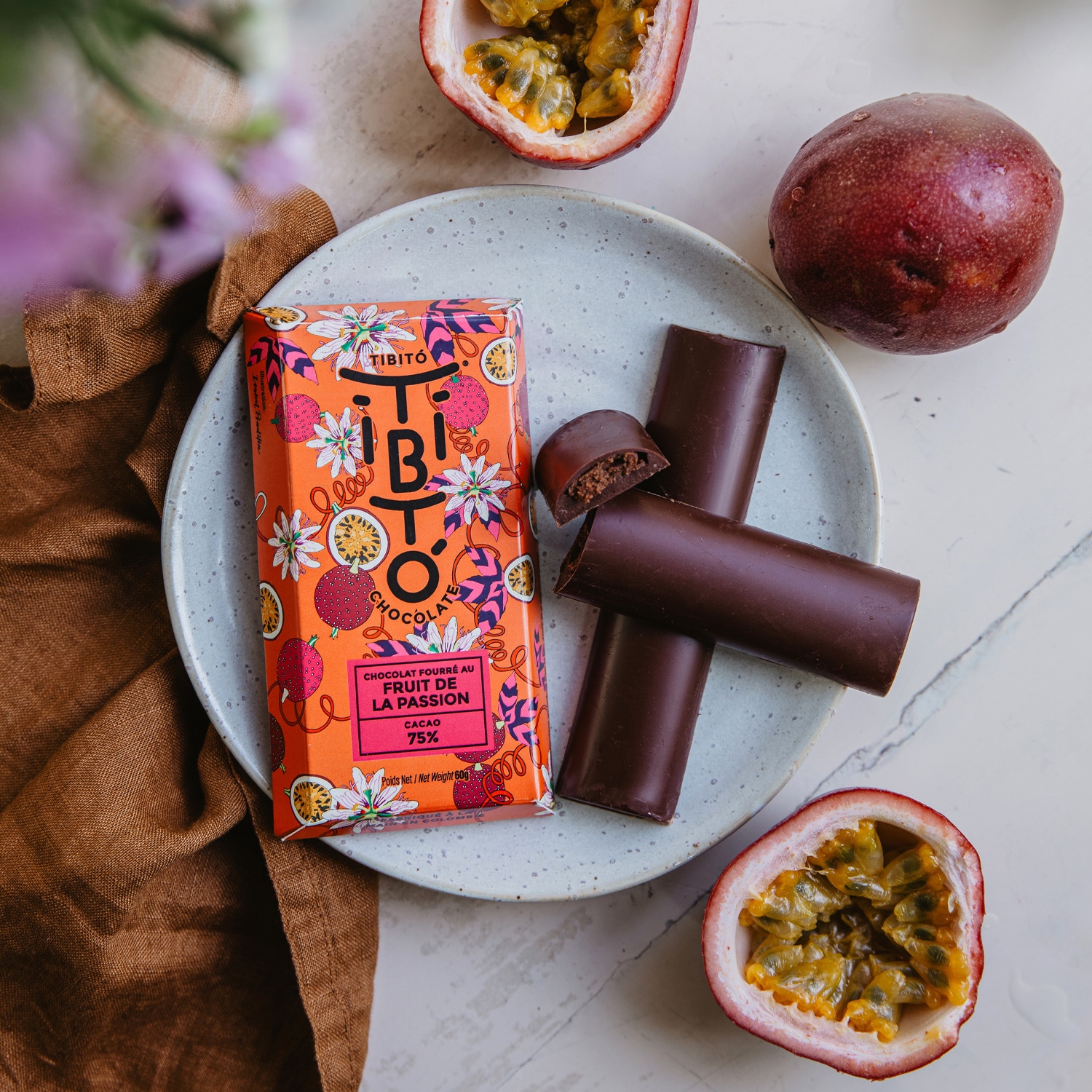 Tablette de chocolat fourr&eacute; au fruit de la passion 75&nbsp;% cacao Tibit&oacute;