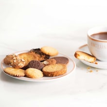 Boîte en fer assortiment de biscuits Angelina