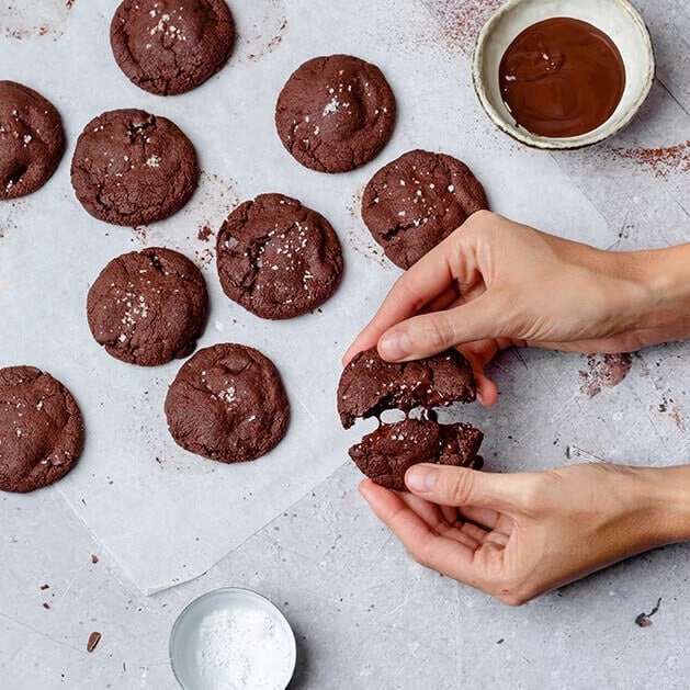 Recette Cookies vegan au chocolat et à la fleur de sel 🍪 La Grande