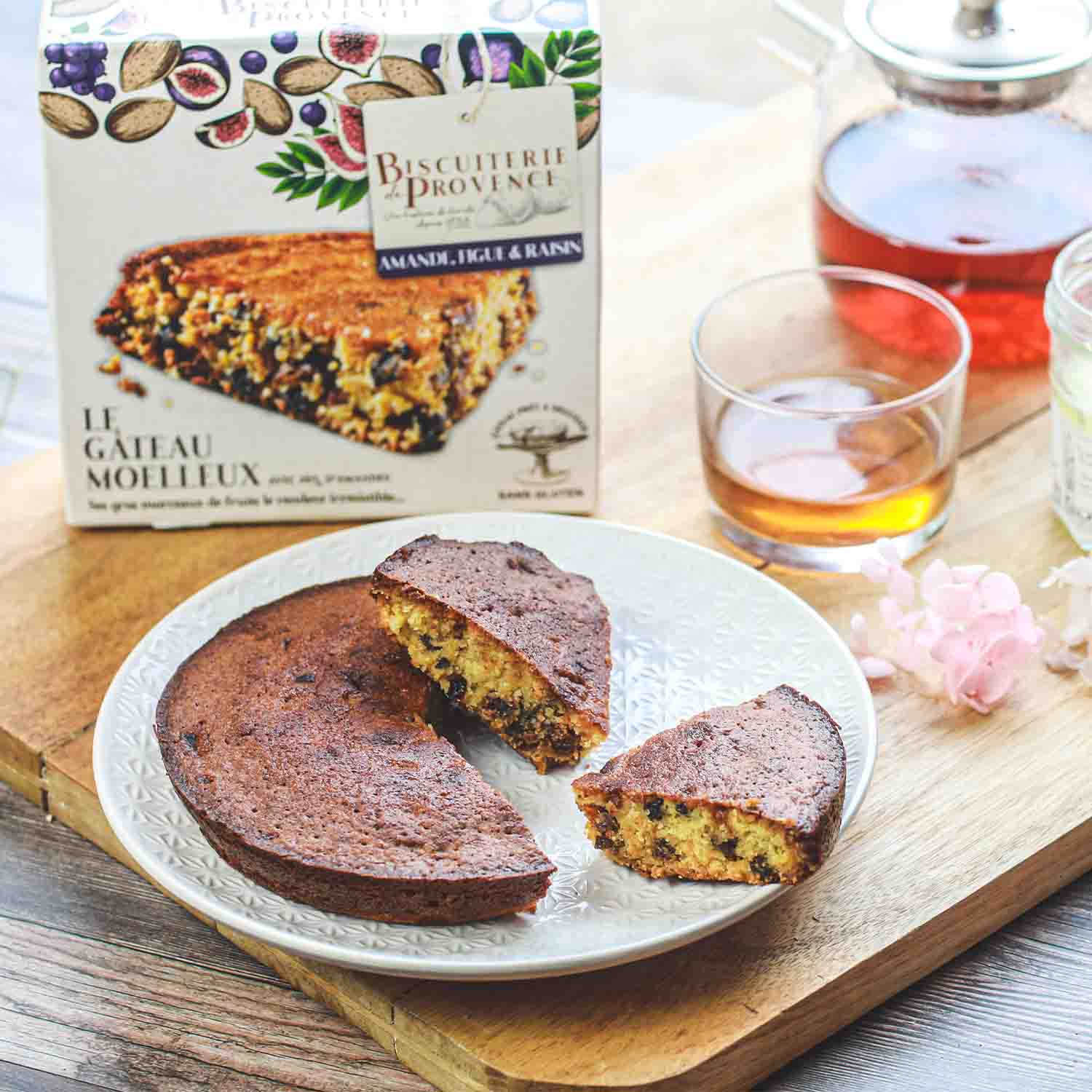 G&acirc;teau moelleux aux figues & raisins pr&ecirc;t &agrave; d&eacute;guster sans gluten Biscuiterie de Provence