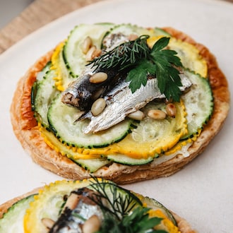Tarte fine aux courgettes et filets de sardines &agrave; l&rsquo;huile d&rsquo;olive null