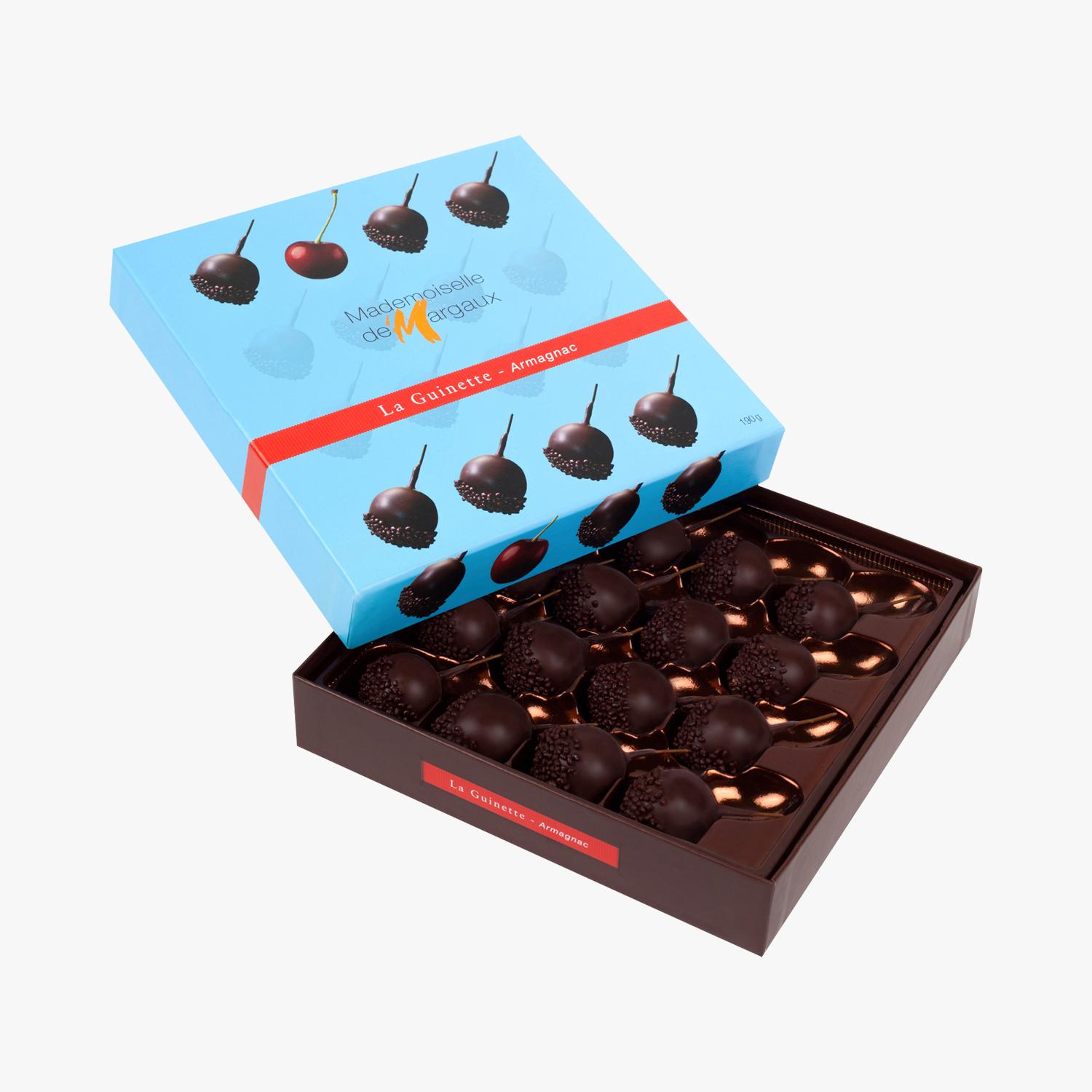 Coffret de 16 bonbons de chocolat aux griottes à l'alcool dans un fondant à l'Armagnac Mademoiselle de Margaux