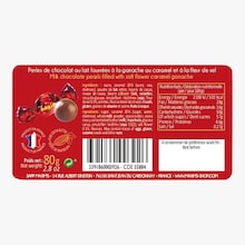 Perles de chocolat au lait fourrées à la ganache au caramel et à la fleur de sel Maxim’s de Paris