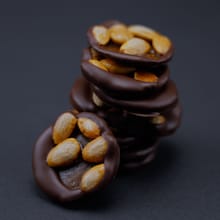 Mendiant aux amandes et au chocolat noir Johan Von Ilten