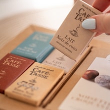 Mini tablettes de chocolat noir et lait Café-Tasse