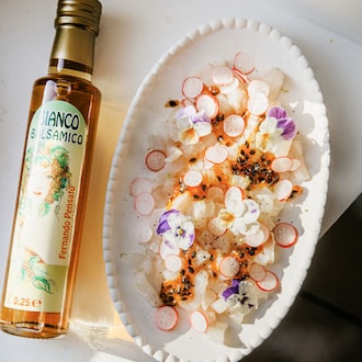 Ceviche de daurade royale au caramel de fruit de la passion null