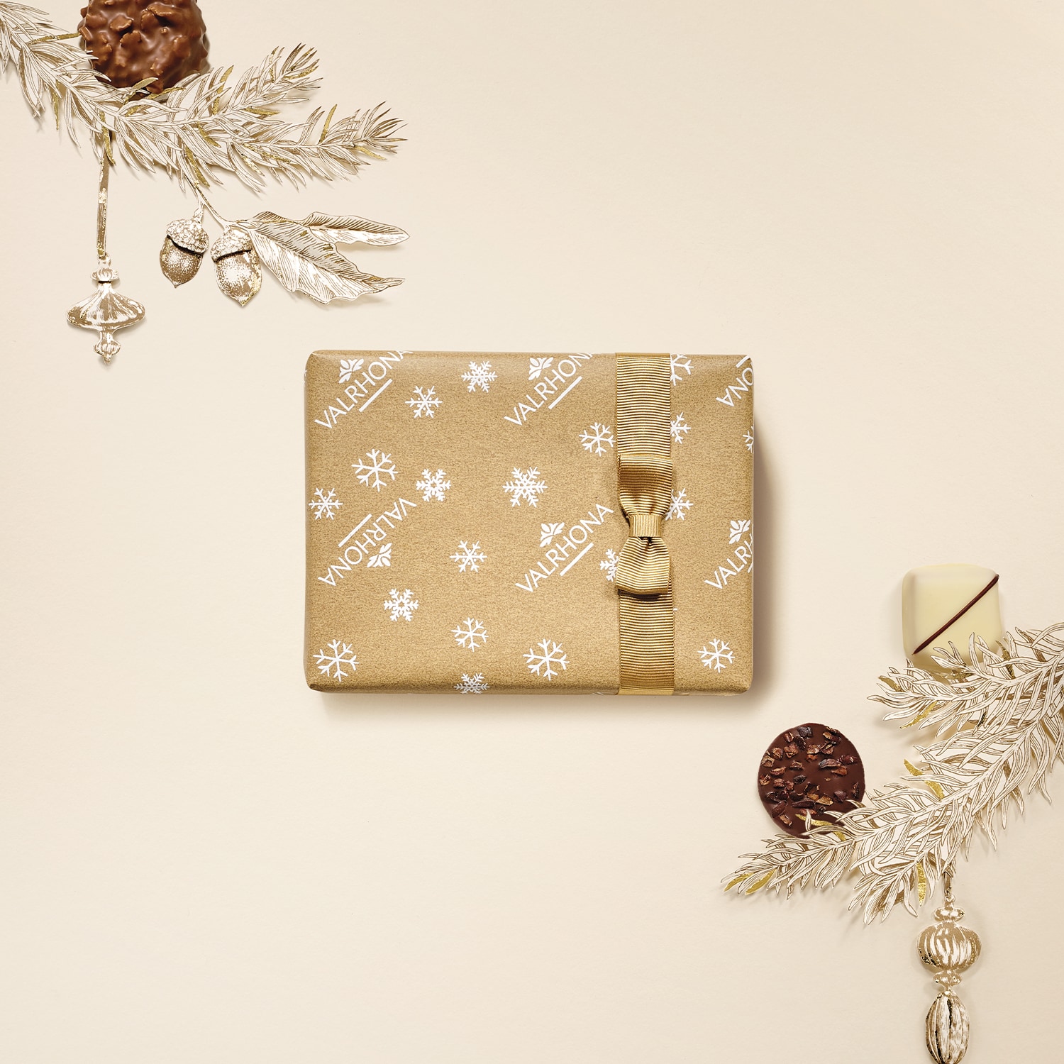 Boite de chocolats noirs, blancs ou lait fourrés Valrhona