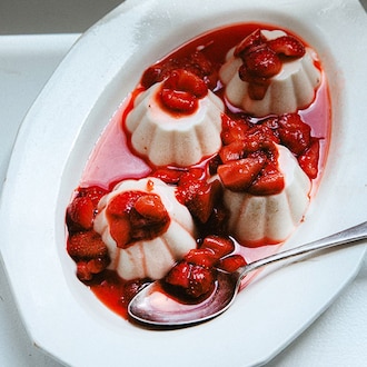 Panna cotta à la fraise, liqueur Saint-Germain null