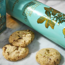 Biscuits aux pistaches et &agrave; la cr&egrave;me caill&eacute;e Fortnum & Mason