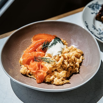 Œufs brouillés et saumon fumé null