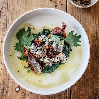 Tartare d'huîtres charnues, confit d'oignons au vinaigre de cidre null