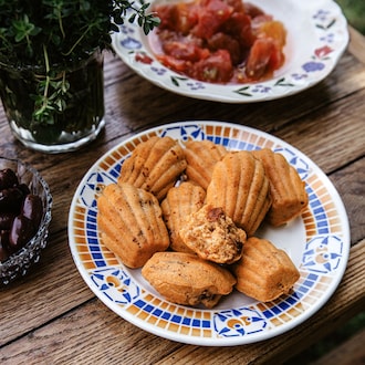 Madeleines sal&eacute;es aux tomates s&eacute;ch&eacute;es null