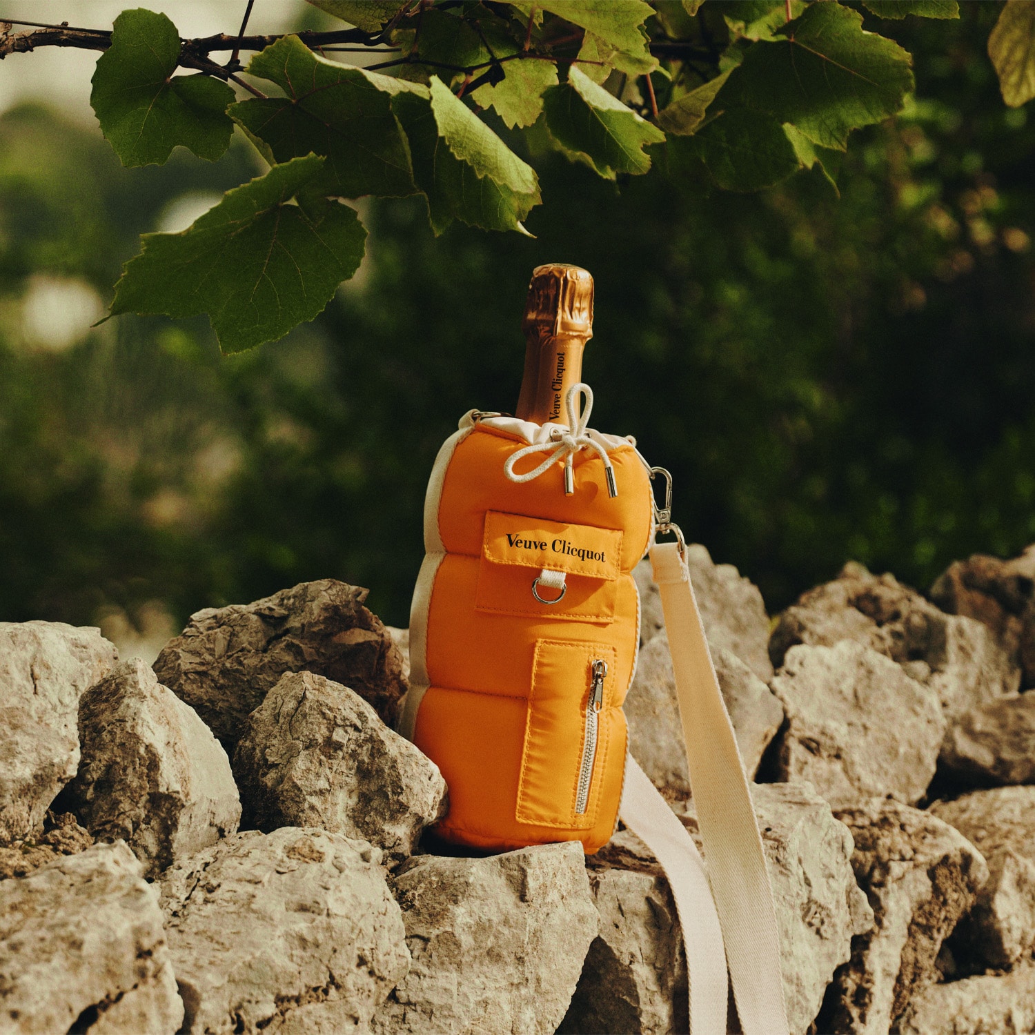 Champagne Veuve Clicquot, Carte Jaune, brut, sous coffret Puffy Bottle Holder Veuve Clicquot