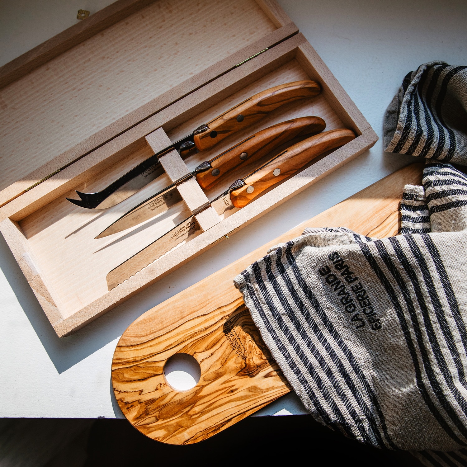 Coffret 3 couteaux&nbsp;manches en bois d'olivier La Grande &Eacute;picerie de Paris