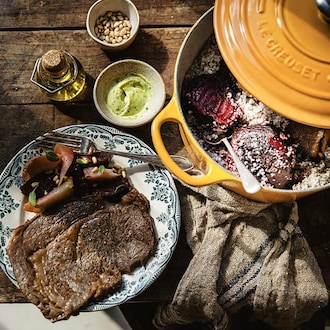 Cocotte de betteraves en cro&ucirc;te de sel, b&oelig;uf wagyu et mayonnaise au wasabi null