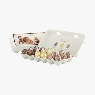 Bo&icirc;te de 18 oeufs de P&acirc;ques aux chocolats noir, au lait et blanc pralin&eacute; Caf&eacute;-Tasse